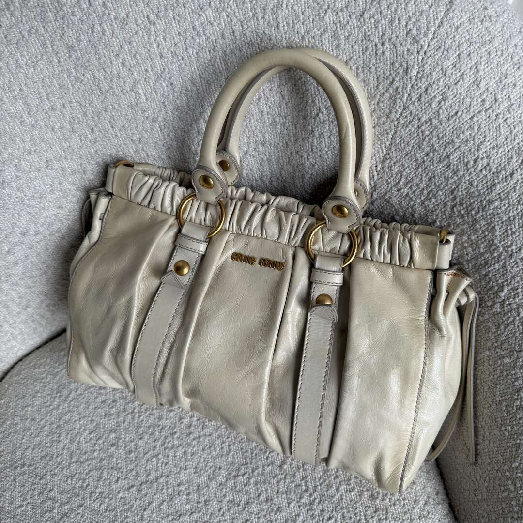 PreOwned Miu Miu Vitello Leather White Handbag