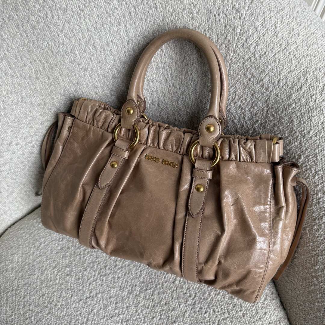 PreOwned Miu Miu Vitello Beige Leather Handbag