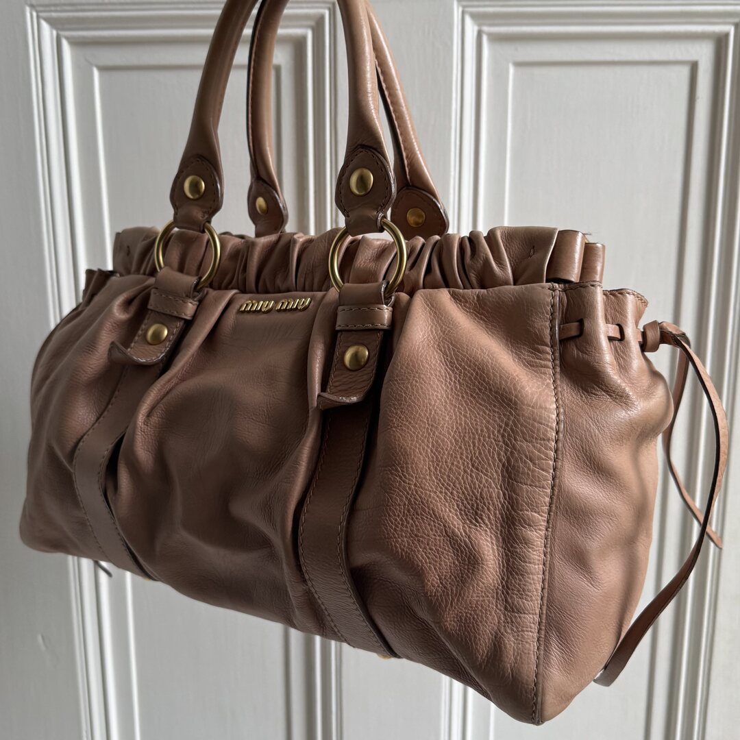 PreOwned Miu Miu Vitello Light Pink Leather Handbag