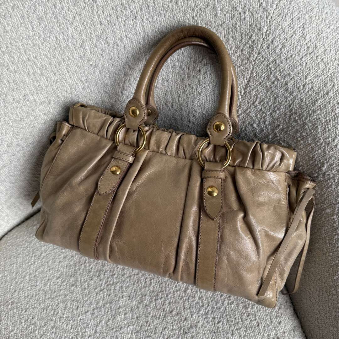 PreOwned Miu Miu Vitello Beige Leather Handbag