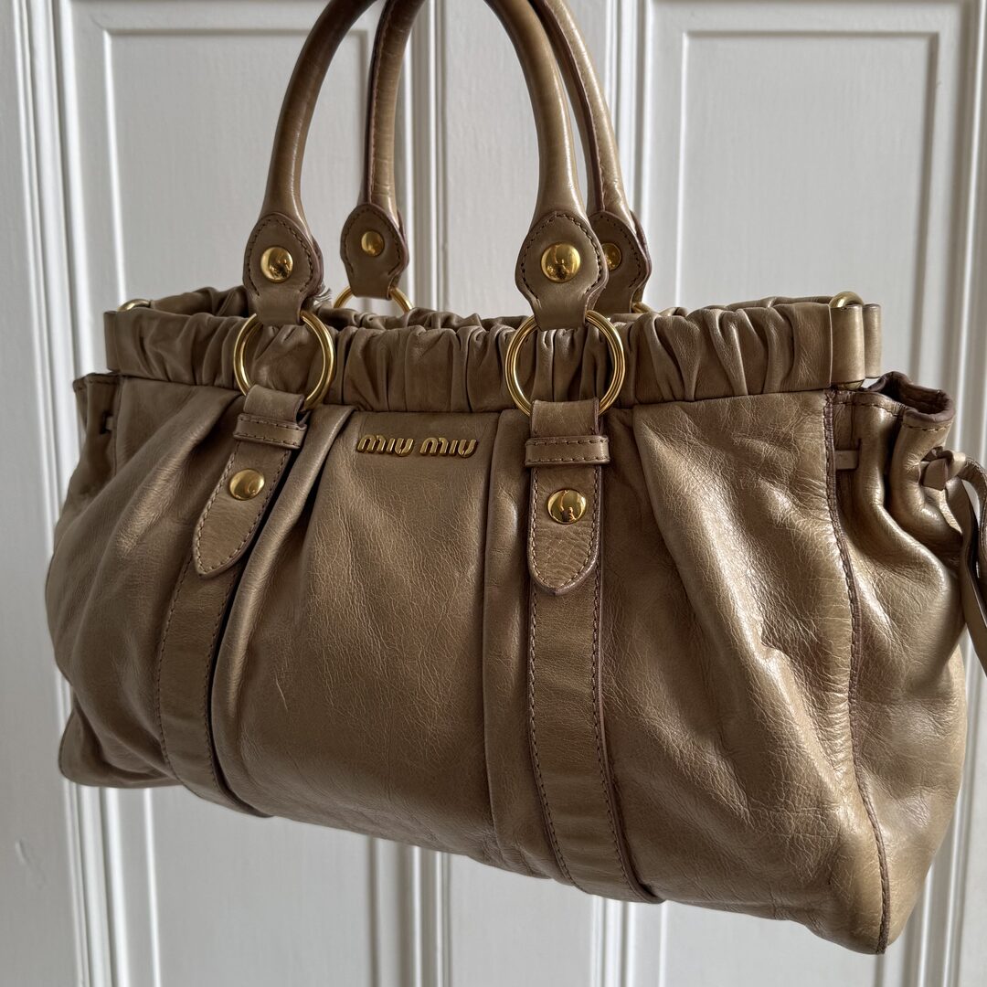 PreOwned Miu Miu Vitello Beige Leather Handbag